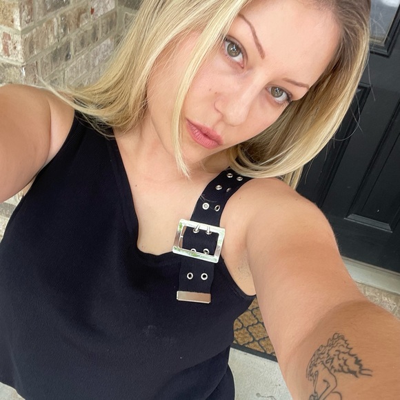 Meet your Posher, Claudia - Picture 1 of 1